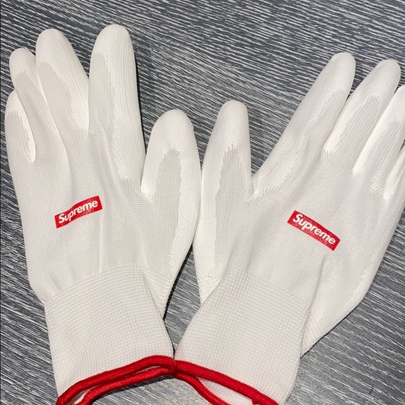 Supreme Accessories - SUPREME collectible NEW white/red rubbery gloves